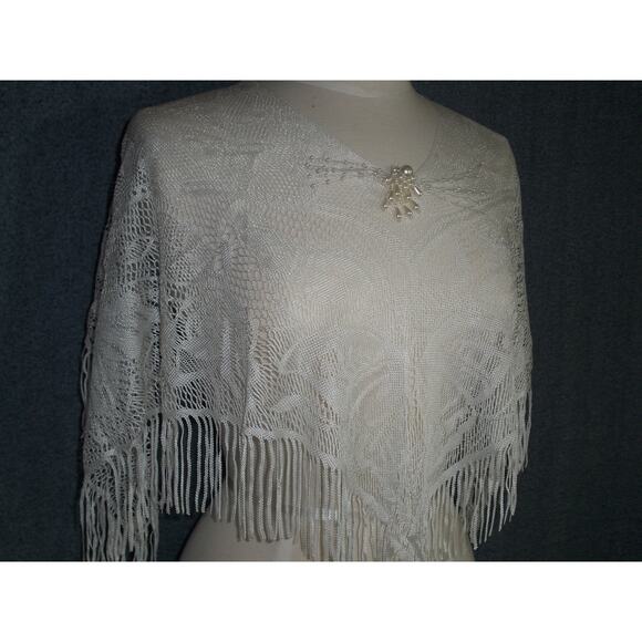 Wedding Bolero, Bridal White Wedding Shawl Wrap Bolero cape cover up - Picture 6 of 6